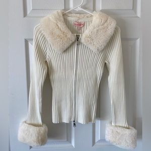 Leyden Medium Ivory Sweater.